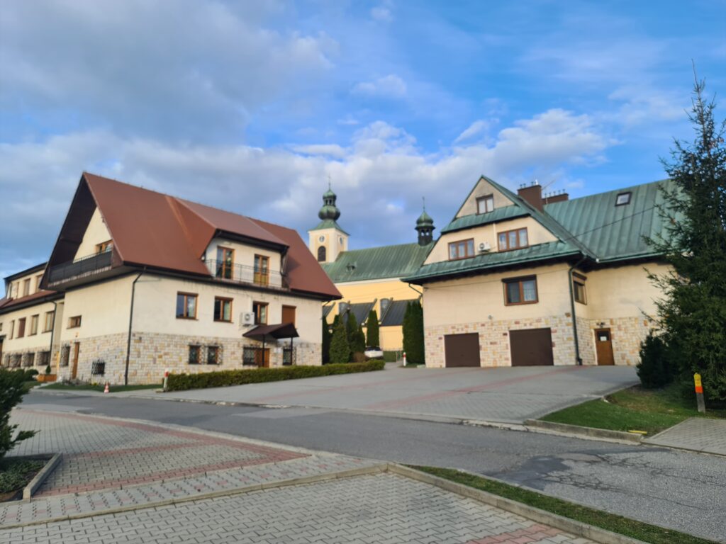 Budynki parafialne w Tymbarku